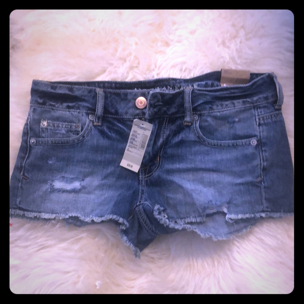 BNWT American Eagle Shortie Shorts (Size 4)